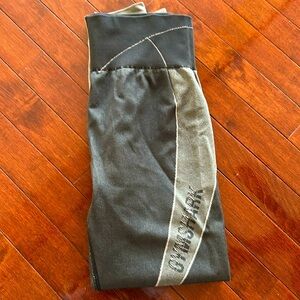 Gym shark leggings. Size small.
